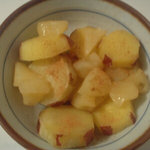 シナモン香る、さつまいもとリンゴの煮物